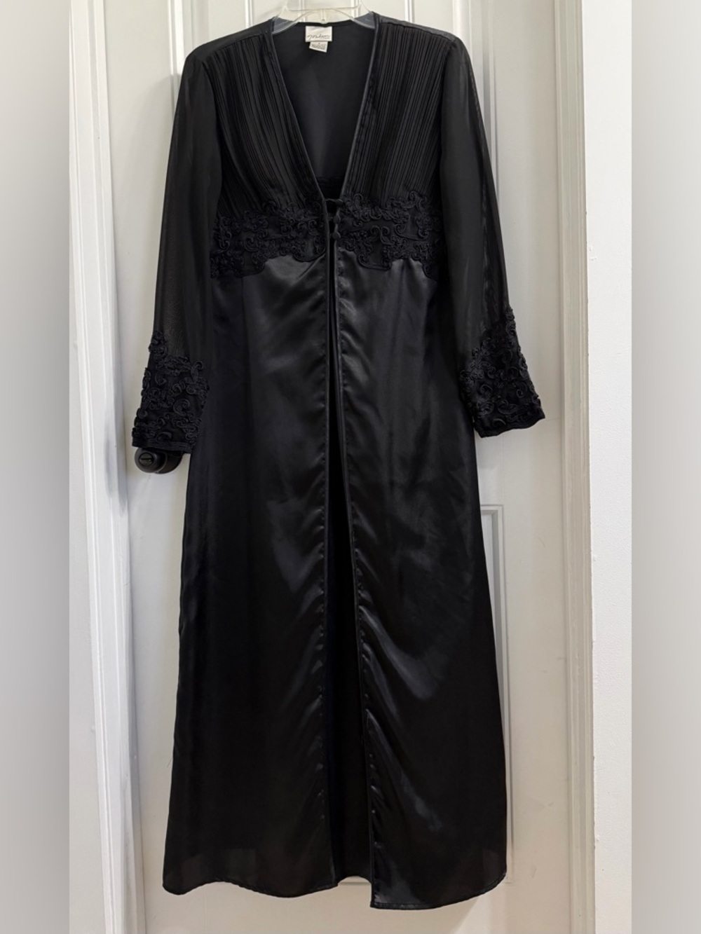 Madison Intimates Black Nightgown Long Sleeve Robe Set Small/Medium